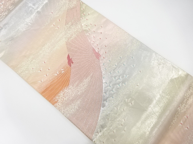 霞に蝶模様織り出し　袋帯